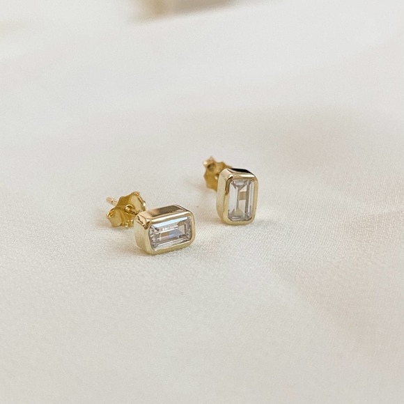 Jewelry - S925 Gold Raised Baguette Stud Earrings